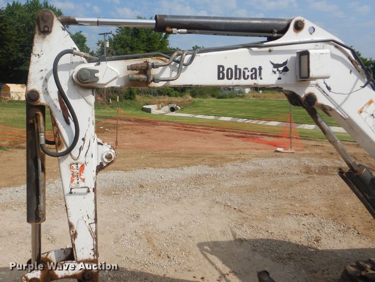image for item DG8737 2002 Bobcat 331D  mini excavator