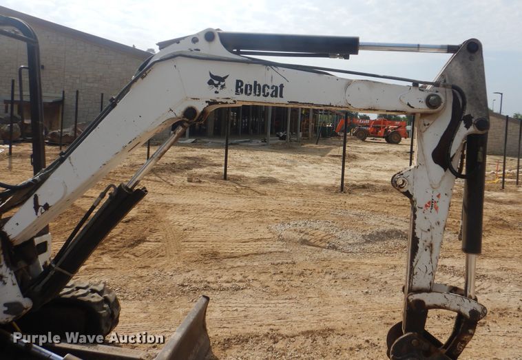 image for item DG8737 2002 Bobcat 331D  mini excavator