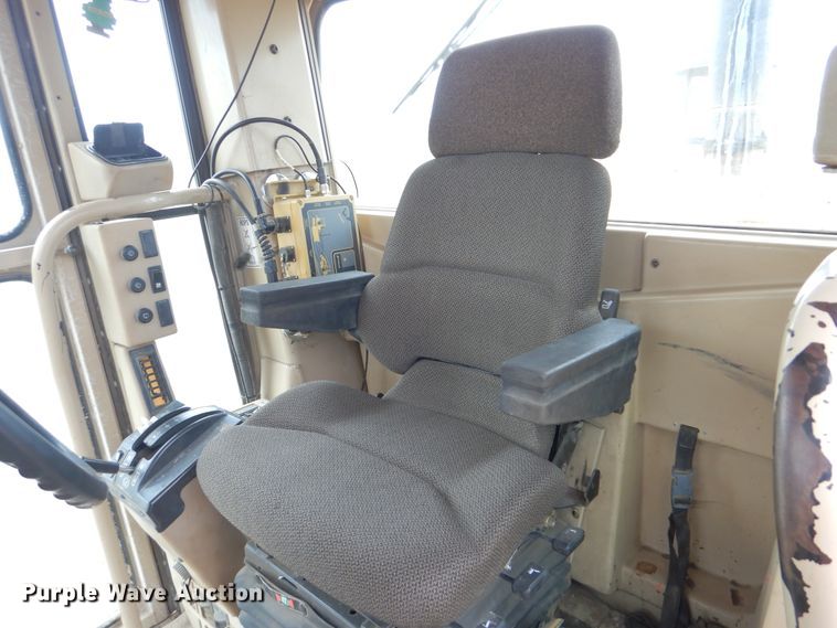 image for item DG8738 2005 Caterpillar 140H  motor grader