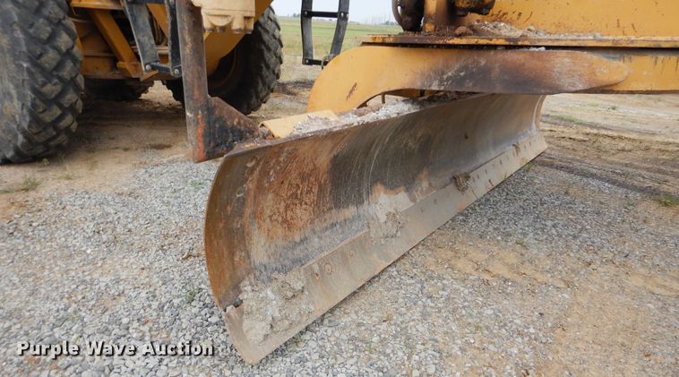 image for item DG8738 2005 Caterpillar 140H  motor grader