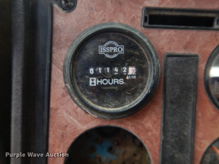 image for item DG8739 1993 International 9400  tank truck