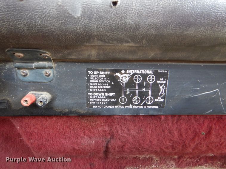 image for item DG8739 1993 International 9400  tank truck