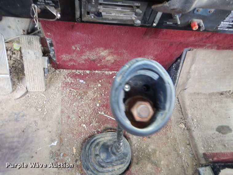 image for item DG8739 1993 International 9400  tank truck