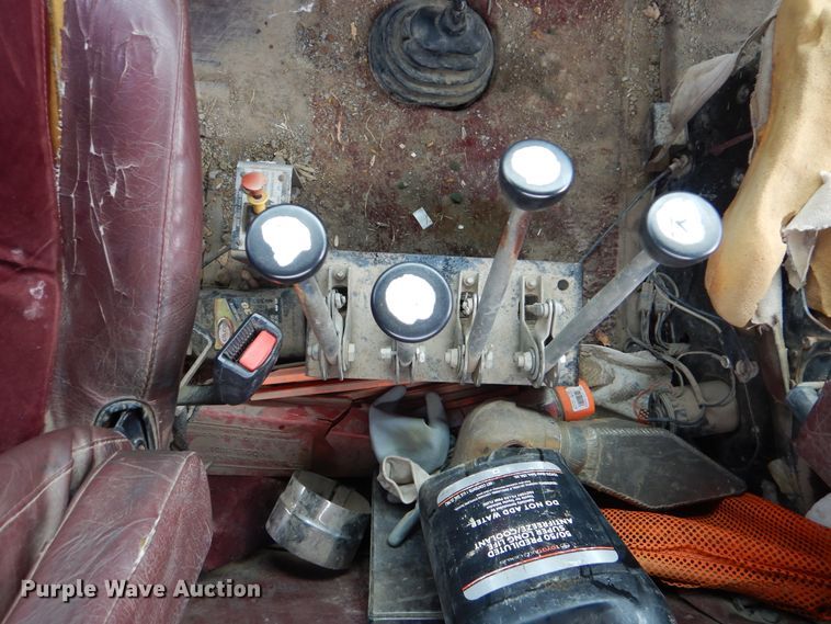 image for item DG8739 1993 International 9400  tank truck