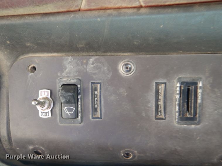 image for item DG8739 1993 International 9400  tank truck