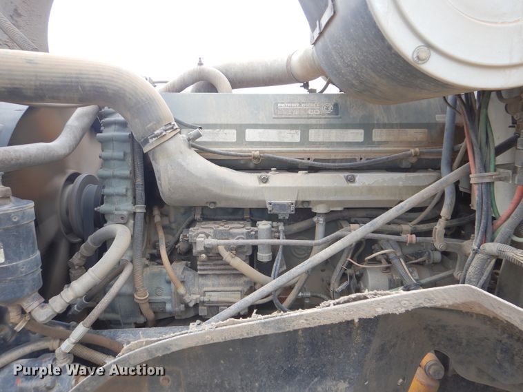 image for item DG8739 1993 International 9400  tank truck