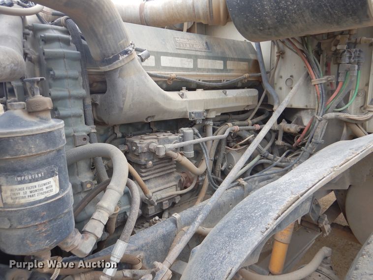 image for item DG8739 1993 International 9400  tank truck