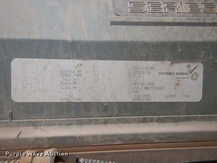 image for item DG8739 1993 International 9400  tank truck