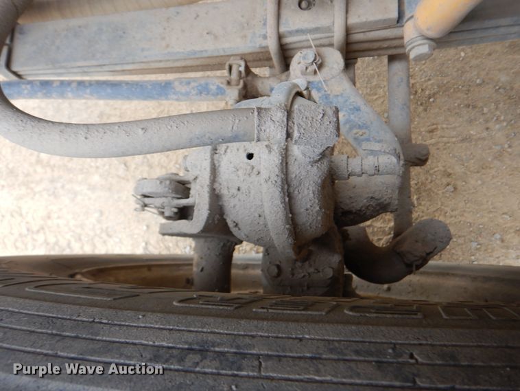 image for item DG8739 1993 International 9400  tank truck