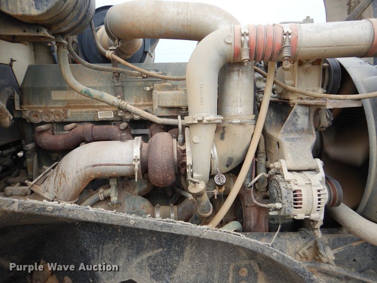 image for item DG8739 1993 International 9400  tank truck