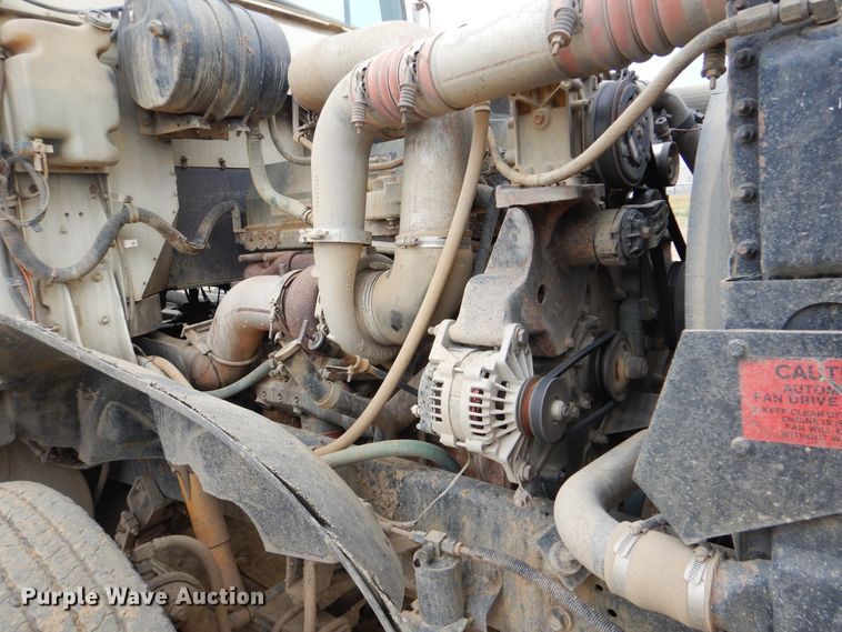 image for item DG8739 1993 International 9400  tank truck