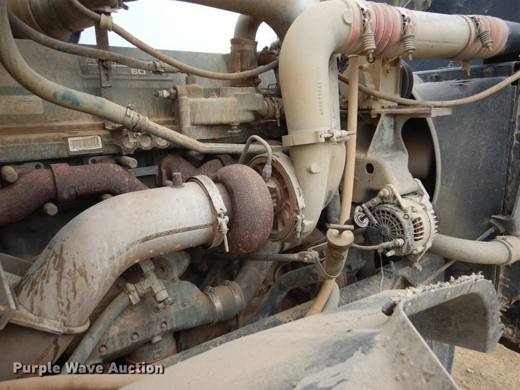 image for item DG8739 1993 International 9400  tank truck