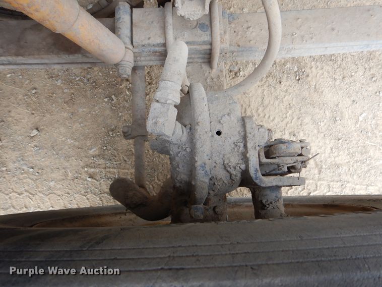 image for item DG8739 1993 International 9400  tank truck