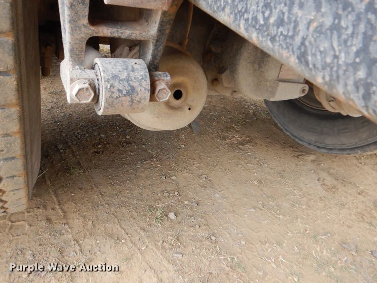 image for item DG8739 1993 International 9400  tank truck