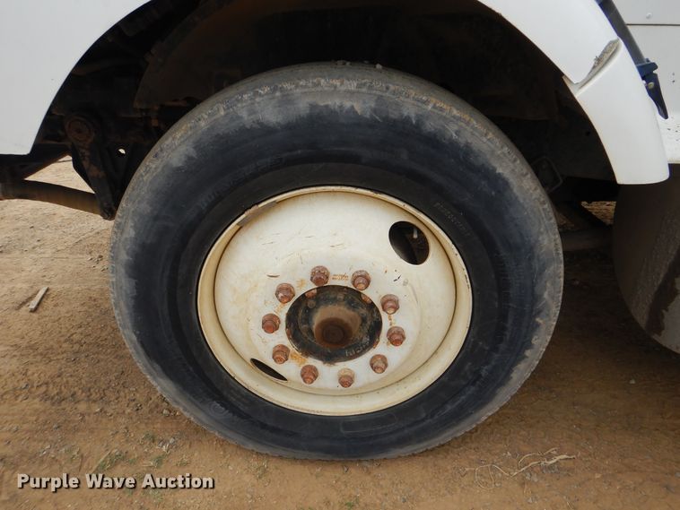 image for item DG8739 1993 International 9400  tank truck