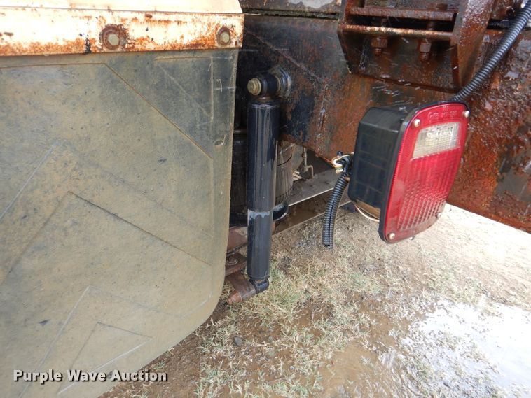 image for item DG8739 1993 International 9400  tank truck