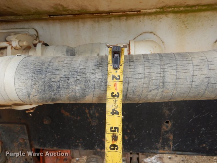 image for item DG8739 1993 International 9400  tank truck