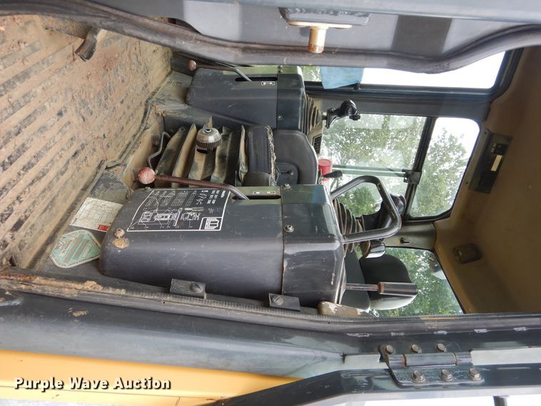 image for item HS9701 2005 Komatsu 39EX  dozer