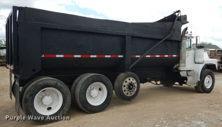 image for item DG6814 2002 Mack RD688S dump truck