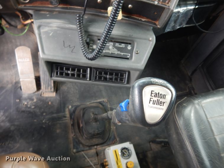 image for item DG6814 2002 Mack RD688S dump truck