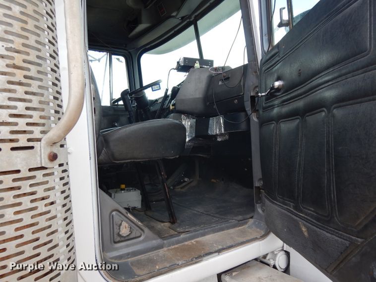 image for item DG6814 2002 Mack RD688S dump truck