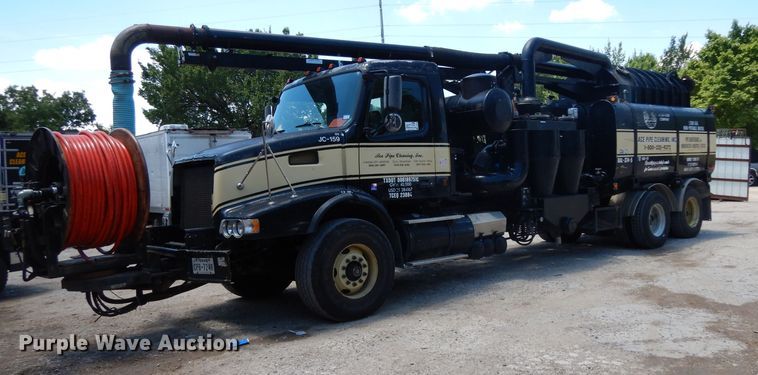 image for item DG6825 2003 Volvo VE D12  sewer jetter / vacuum truck