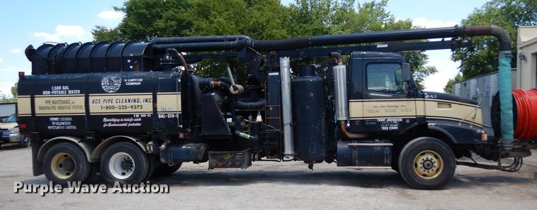 image for item DG6825 2003 Volvo VE D12  sewer jetter / vacuum truck