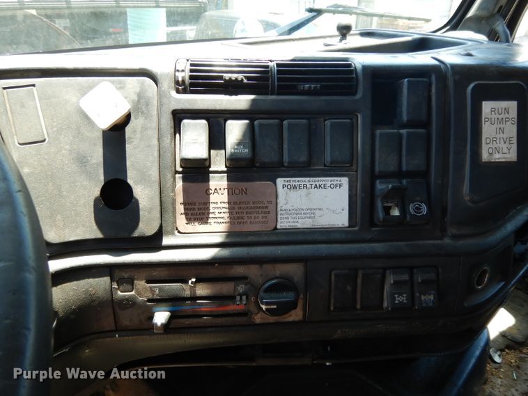 image for item DG6825 2003 Volvo VE D12  sewer jetter / vacuum truck