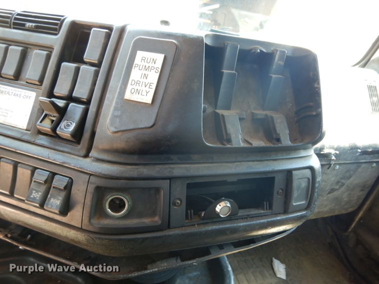 image for item DG6825 2003 Volvo VE D12  sewer jetter / vacuum truck