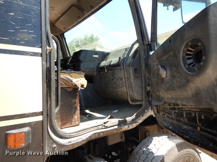 image for item DG6825 2003 Volvo VE D12  sewer jetter / vacuum truck