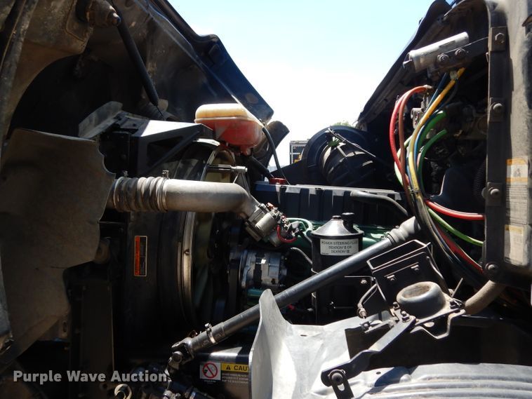 image for item DG6825 2003 Volvo VE D12  sewer jetter / vacuum truck