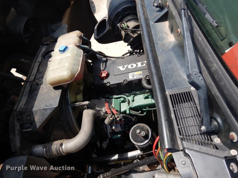 image for item DG6825 2003 Volvo VE D12  sewer jetter / vacuum truck