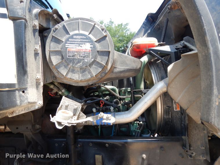 image for item DG6825 2003 Volvo VE D12  sewer jetter / vacuum truck