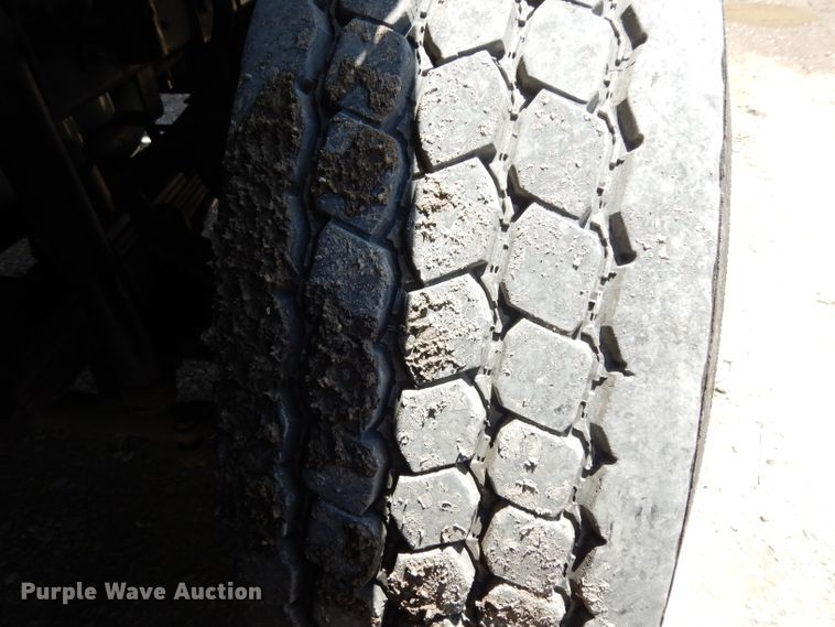 image for item DG6825 2003 Volvo VE D12  sewer jetter / vacuum truck