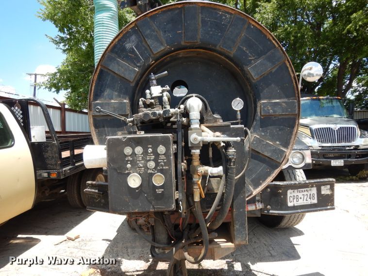 image for item DG6825 2003 Volvo VE D12  sewer jetter / vacuum truck