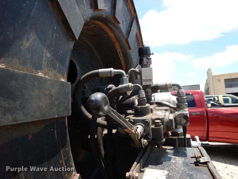 image for item DG6825 2003 Volvo VE D12  sewer jetter / vacuum truck