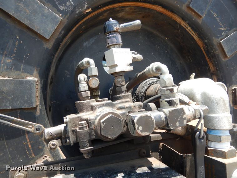 image for item DG6825 2003 Volvo VE D12  sewer jetter / vacuum truck