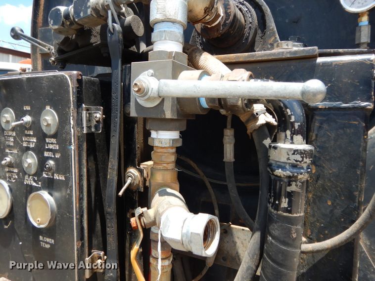 image for item DG6825 2003 Volvo VE D12  sewer jetter / vacuum truck