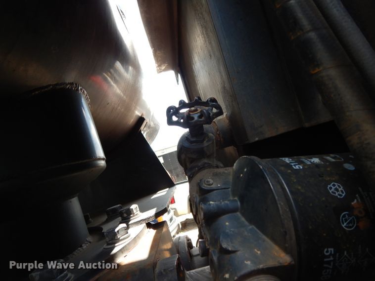 image for item DG6825 2003 Volvo VE D12  sewer jetter / vacuum truck