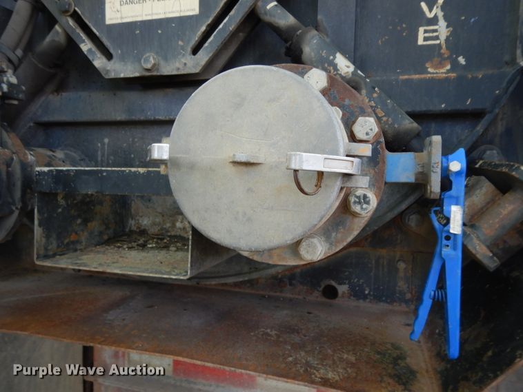 image for item DG6825 2003 Volvo VE D12  sewer jetter / vacuum truck