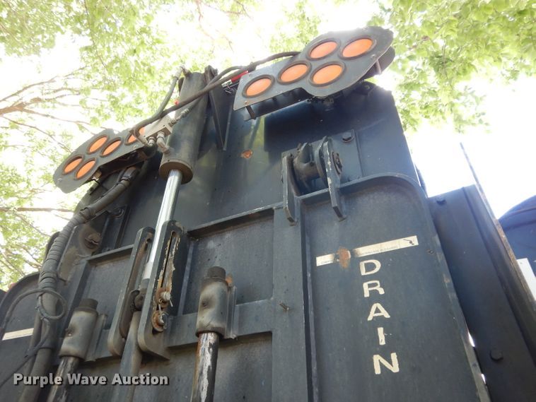 image for item DG6825 2003 Volvo VE D12  sewer jetter / vacuum truck