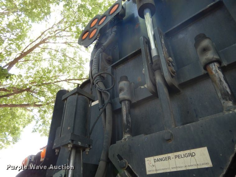 image for item DG6825 2003 Volvo VE D12  sewer jetter / vacuum truck