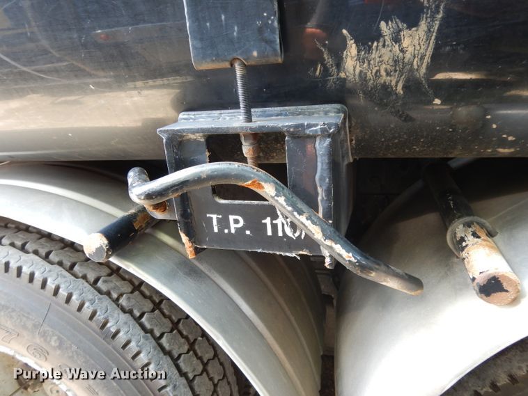 image for item DG6825 2003 Volvo VE D12  sewer jetter / vacuum truck