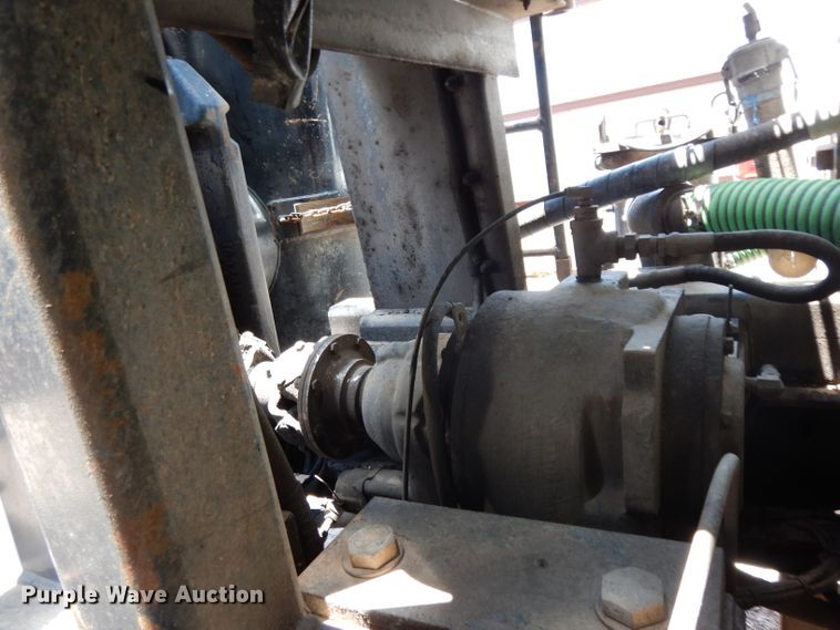 image for item DG6825 2003 Volvo VE D12  sewer jetter / vacuum truck