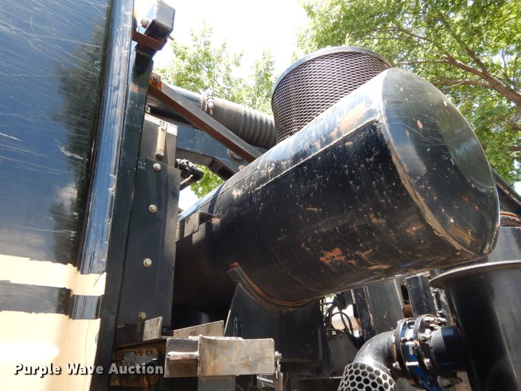 image for item DG6825 2003 Volvo VE D12  sewer jetter / vacuum truck