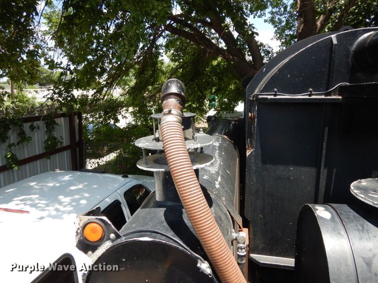 image for item DG6825 2003 Volvo VE D12  sewer jetter / vacuum truck