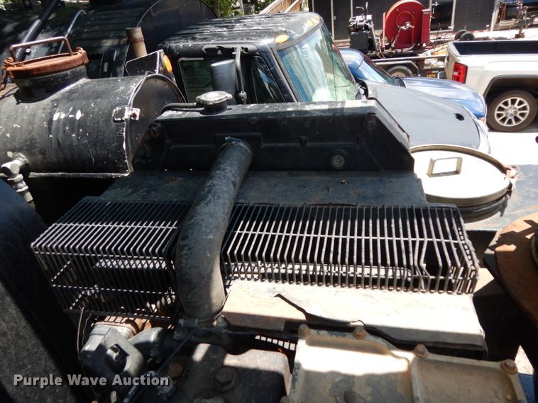 image for item DG6825 2003 Volvo VE D12  sewer jetter / vacuum truck