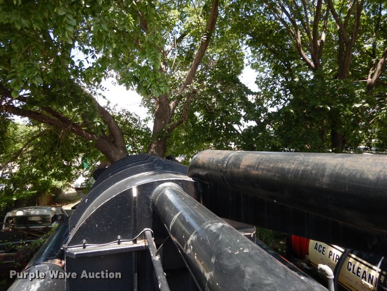 image for item DG6825 2003 Volvo VE D12  sewer jetter / vacuum truck