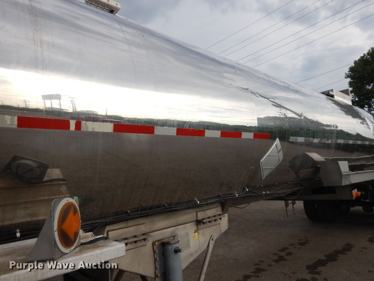 image for item DG7876 1991 Brenner pneumatic tank trailer