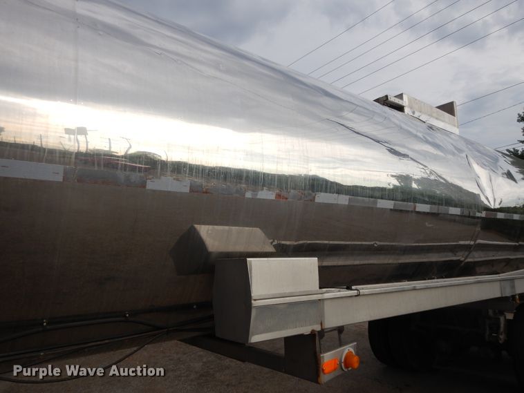 image for item DG7876 1991 Brenner pneumatic tank trailer